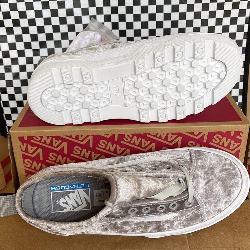 Vans Sentry Old Skool Crushed Velvet Silver/True White WMNS sneakers - Picture 4 of 16
